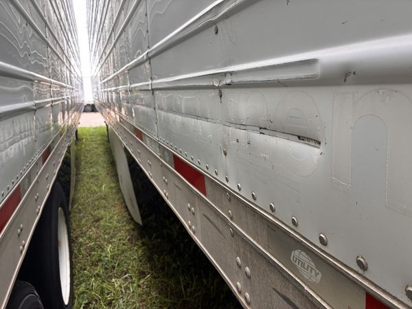 2012 Utility 3000R Reefer Trailer- Thermo King SB230