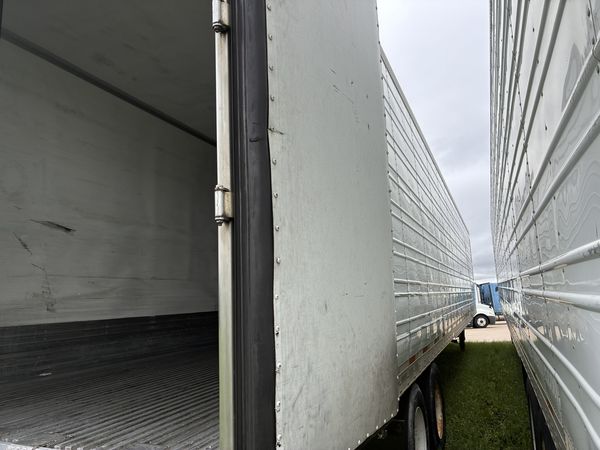 2012 Utility 3000R Reefer Trailer- Thermo King SB230