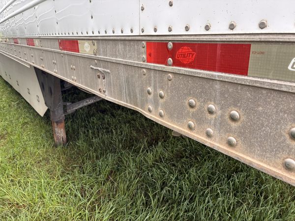 2012 Utility 3000R Reefer Trailer- Thermo King SB230