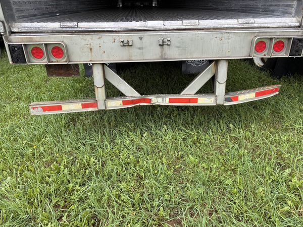 2012 Utility 3000R Reefer Trailer- Thermo King SB230